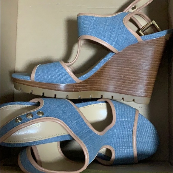 💕MK Wedges ✨🎉 - Picture 3 of 4